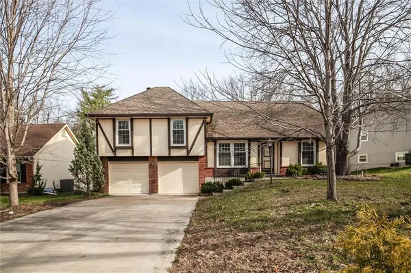 $415,000 | 10106 Northwest Mirror Lake Drive, Kansas City, MO 64152