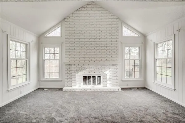 $400,000 | 10106 Northwest Mirror Lake Drive, Kansas City, MO 64152