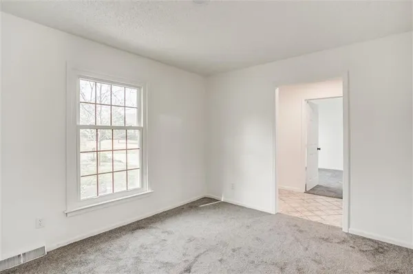 $400,000 | 10106 Northwest Mirror Lake Drive, Kansas City, MO 64152