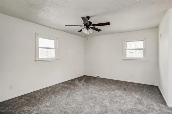 $400,000 | 10106 Northwest Mirror Lake Drive, Kansas City, MO 64152
