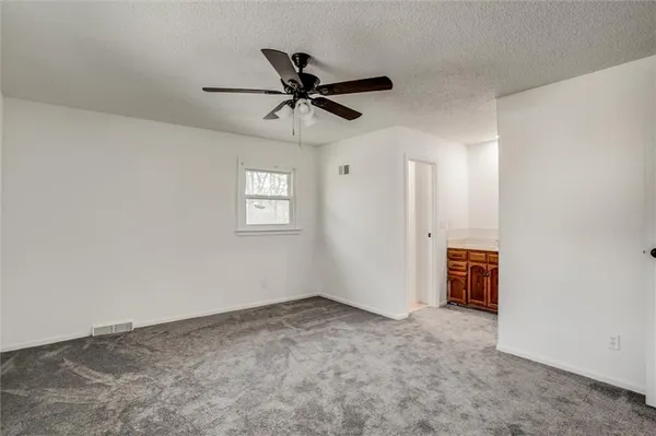 $400,000 | 10106 Northwest Mirror Lake Drive, Kansas City, MO 64152