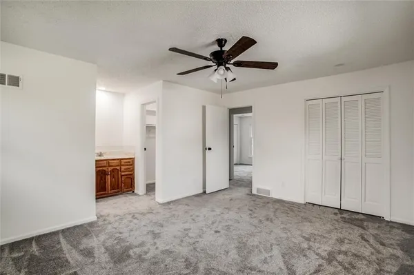 $400,000 | 10106 Northwest Mirror Lake Drive, Kansas City, MO 64152