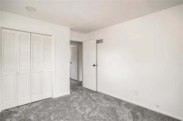 $400,000 | 10106 Northwest Mirror Lake Drive, Kansas City, MO 64152