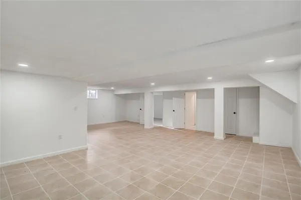 $400,000 | 10106 Northwest Mirror Lake Drive, Kansas City, MO 64152