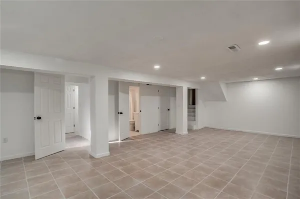 $400,000 | 10106 Northwest Mirror Lake Drive, Kansas City, MO 64152