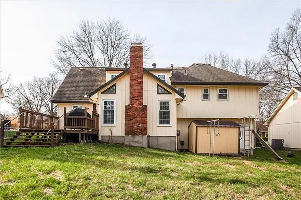 $400,000 | 10106 Northwest Mirror Lake Drive, Kansas City, MO 64152
