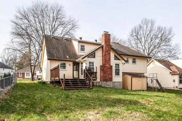 $400,000 | 10106 Northwest Mirror Lake Drive, Kansas City, MO 64152