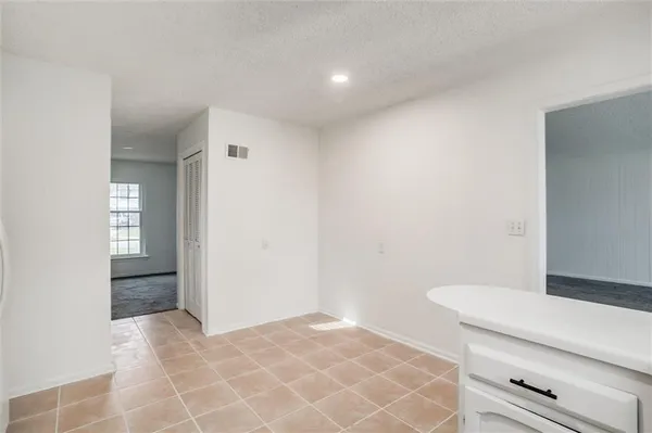 $400,000 | 10106 Northwest Mirror Lake Drive, Kansas City, MO 64152