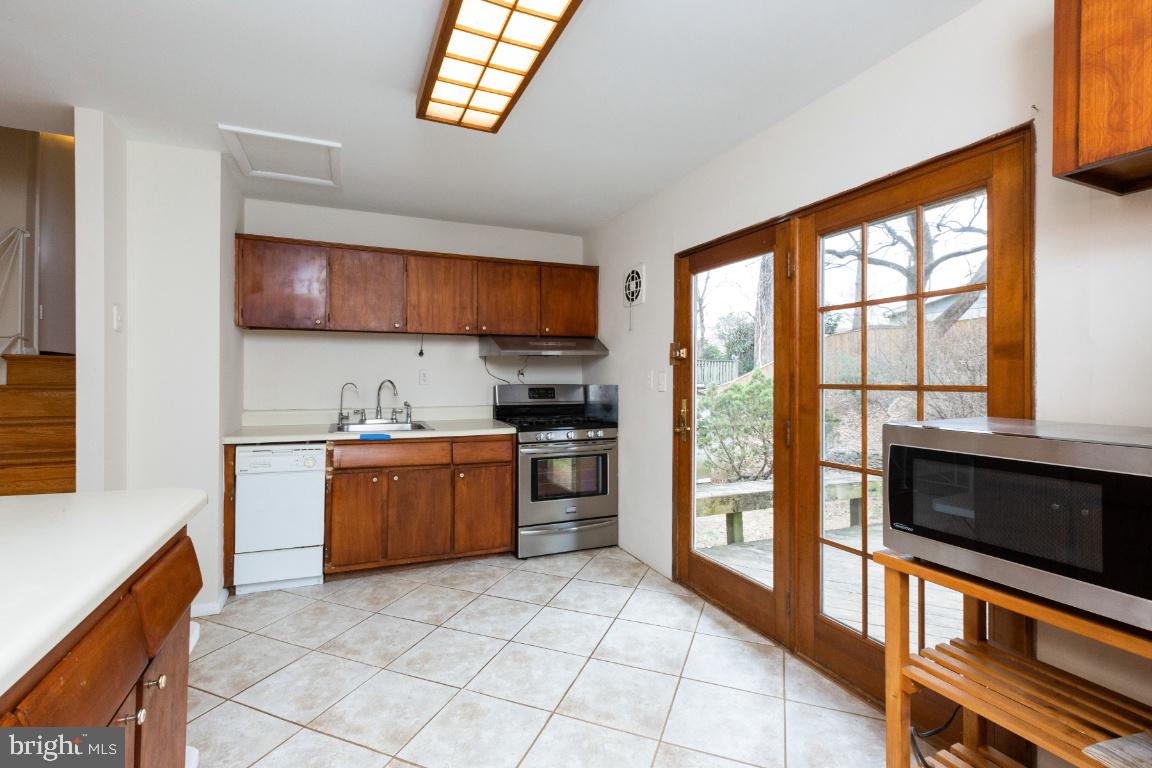 4115 Ferrara Drive Silver Spring, MD 20906 - Photo 5 of 42
