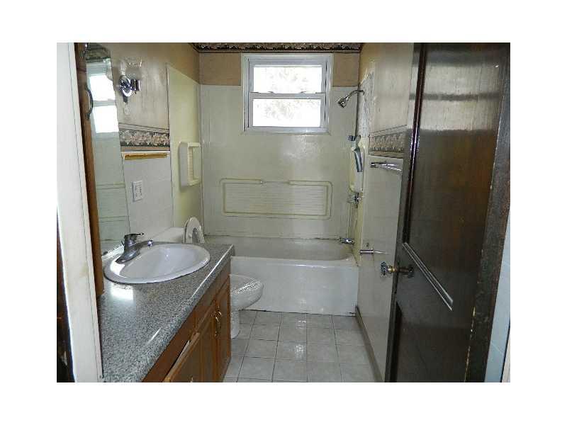 317 Sefler Street McKees Rocks, PA 15136 - Photo 5 of 12 Full Bath.