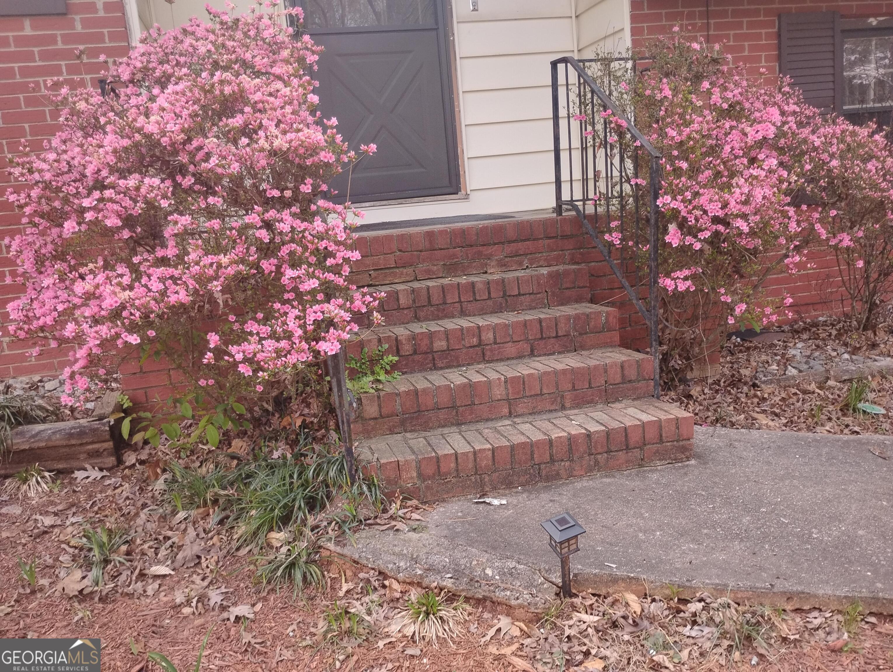 2837 Pebble Drive Decatur, GA 30034 - Photo 2 of 16