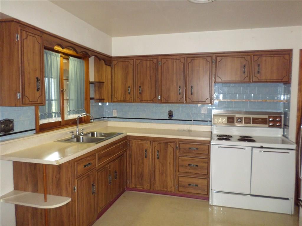 1102 North Eighty Eight Road Rices Landing, PA 15357 - Photo 9 of 23