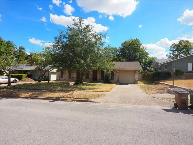 a view of a house with a yard and garage