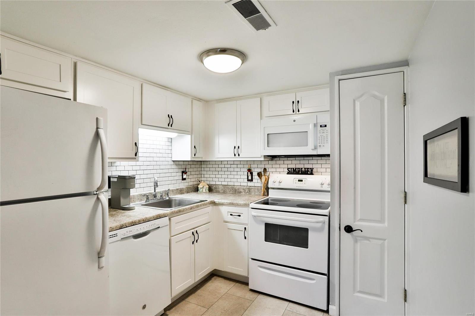 1419 Durango Lane, Unit 2 Fenton, MO 63026 - Photo 8 of 21