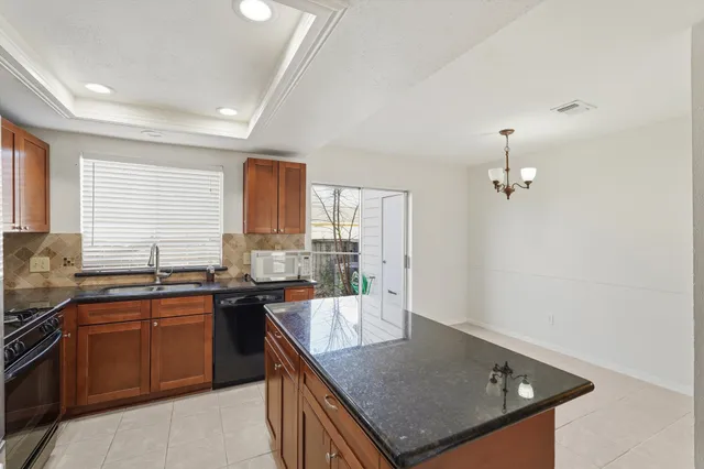 $1,875 | 2808 Grants Lake Boulevard, Unit 405, Sugar Land, TX 77479