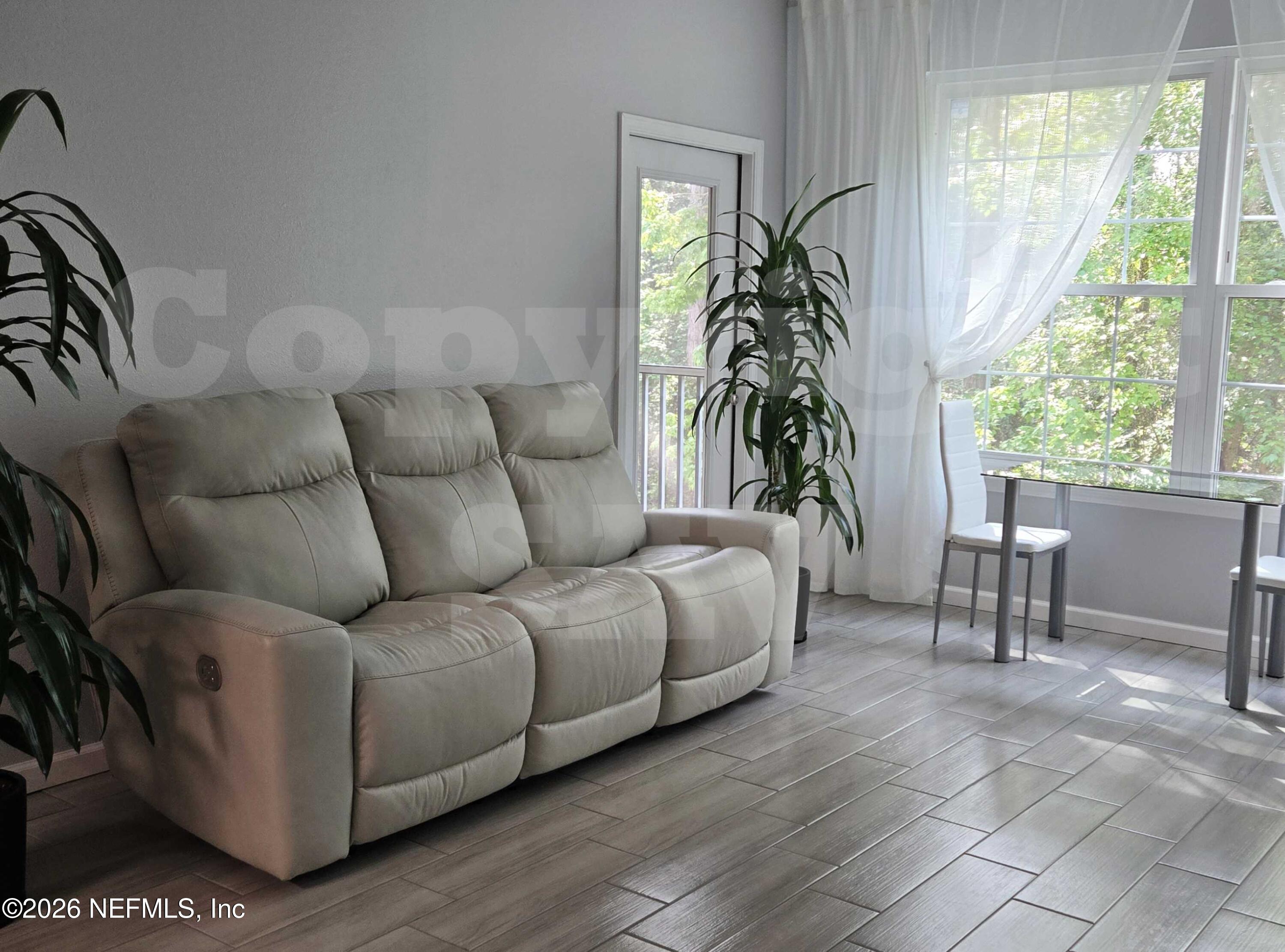 10550 Baymeadows Road, Unit 522 Jacksonville, FL 32256 - Photo 3 of 25 a living room with furniture and a large window