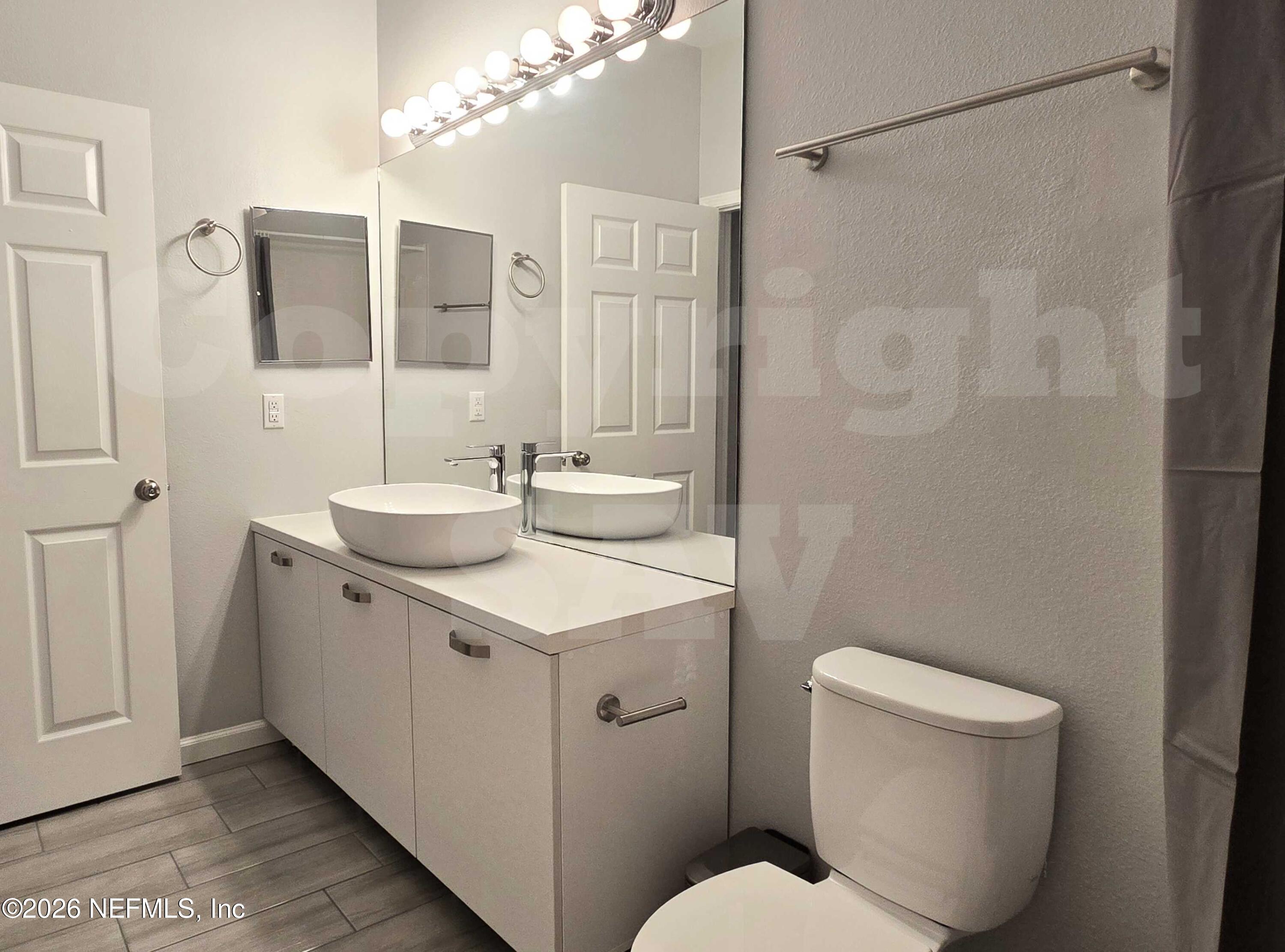 10550 Baymeadows Road, Unit 522 Jacksonville, FL 32256 - Photo 6 of 25 a bathroom with a toilet sink and mirror