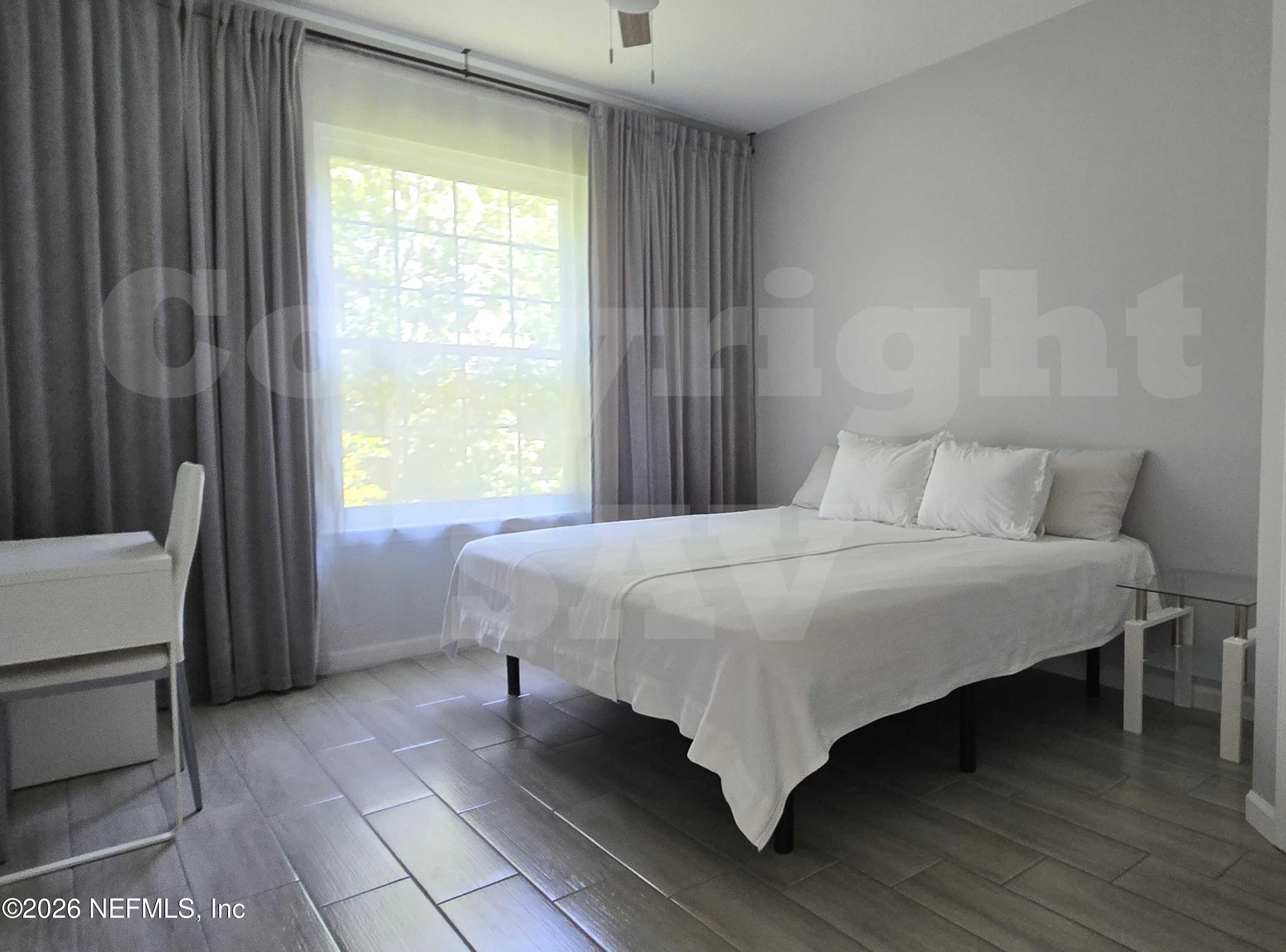 10550 Baymeadows Road, Unit 522 Jacksonville, FL 32256 - Photo 9 of 25 a bedroom with a bed and a window