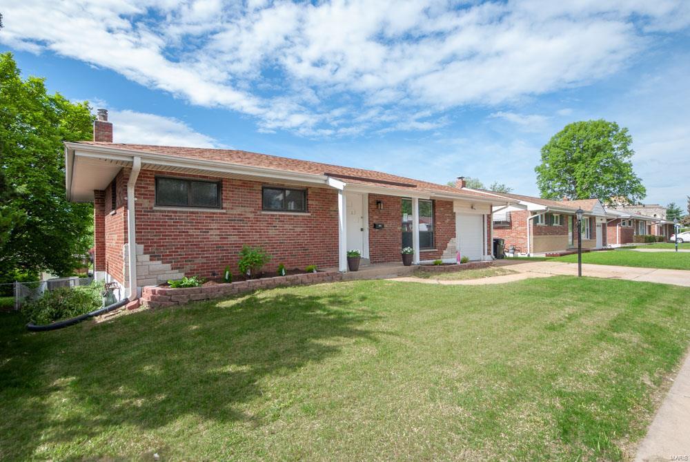 9504 Reavis Barracks Road Affton, MO 63123 - Photo 2 of 18