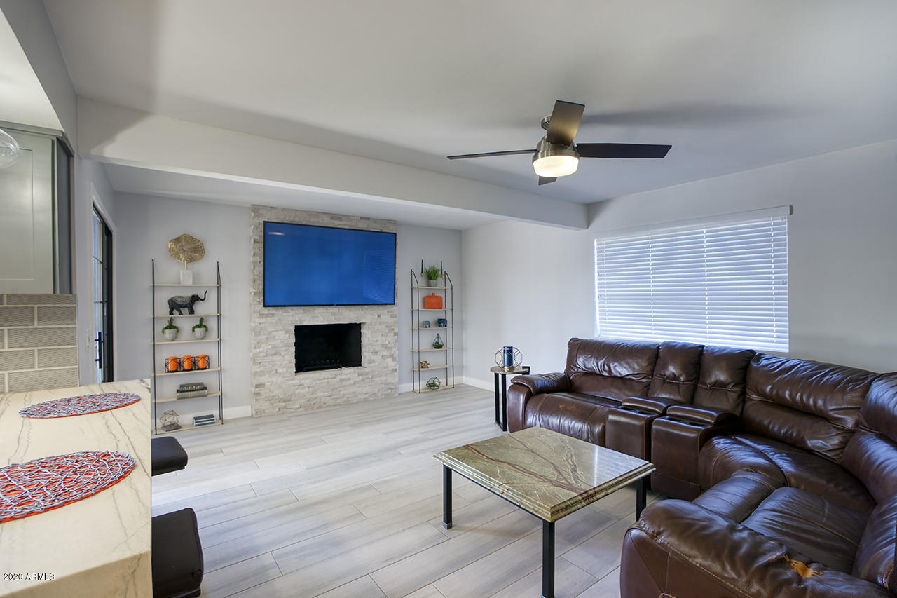 5317 East Redfield Road Scottsdale, AZ 85254 - Photo 4 of 17 Living Room