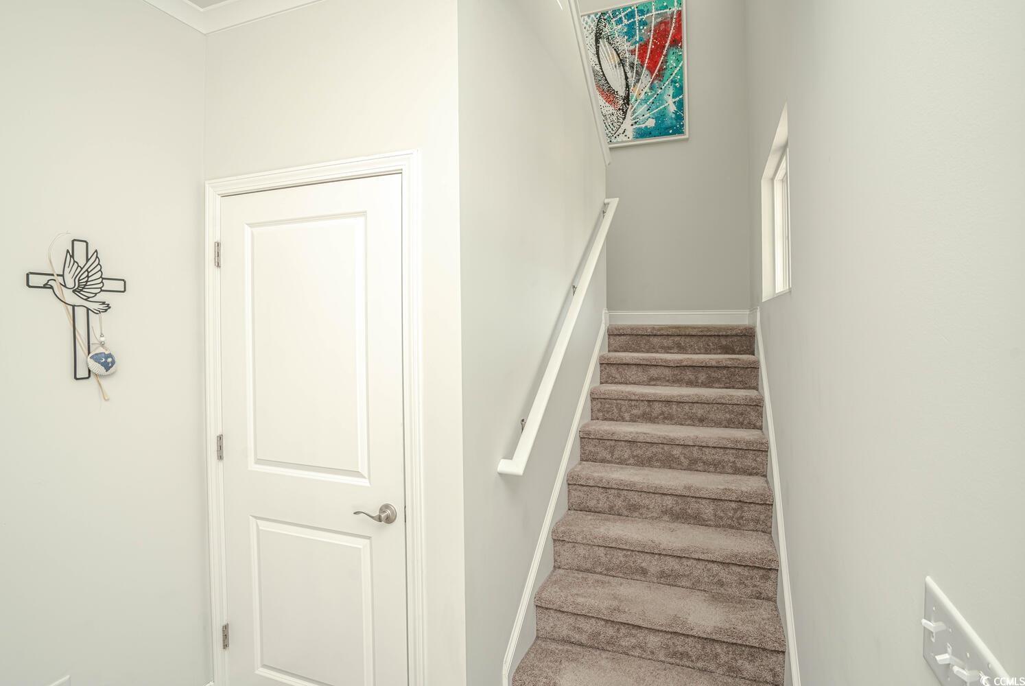 Staircase featuring baseboards