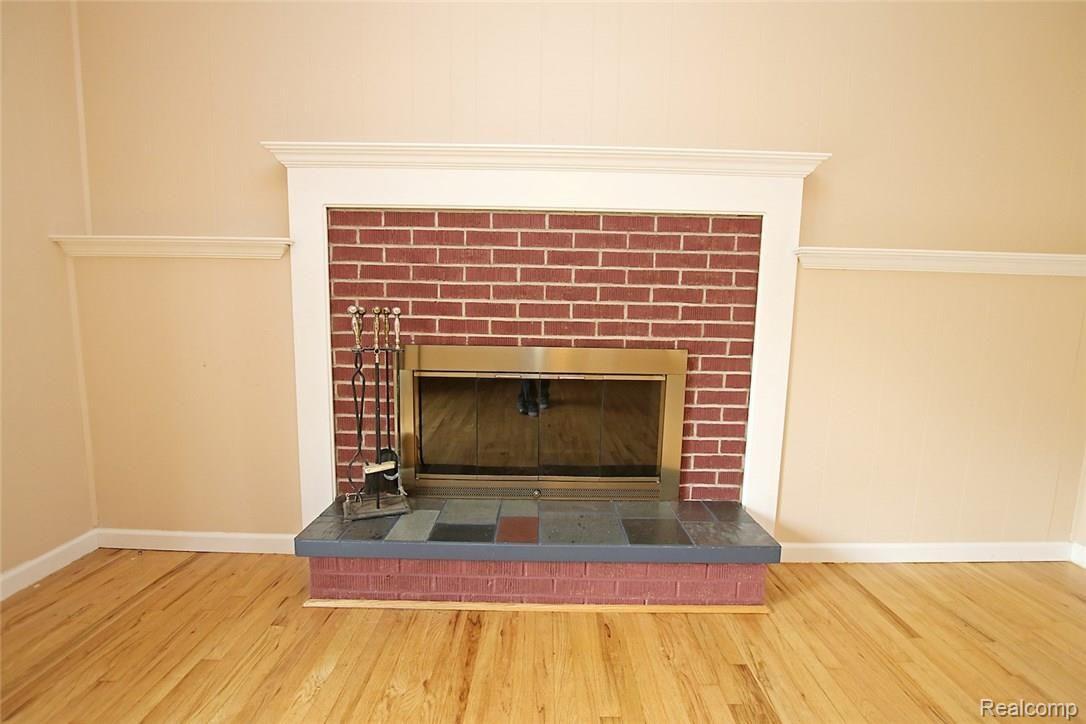 7228 Holcomb Road Clarkston, MI 48346 - Photo 19 of 52 19) Family Room.jpg