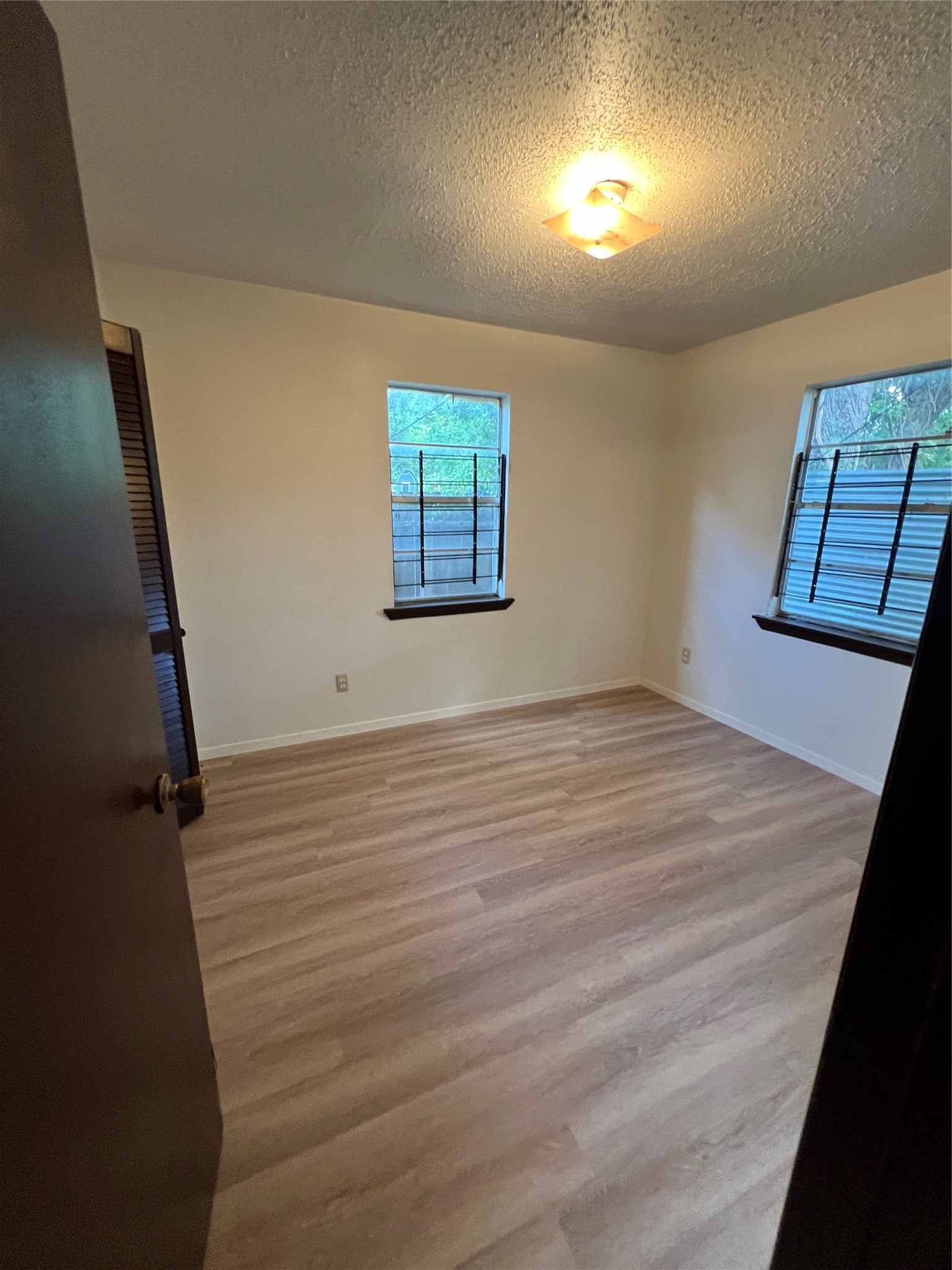 2501 Cleburne Street, Unit 1 Houston, TX 77004 - Photo 6 of 7 an empty room with windows