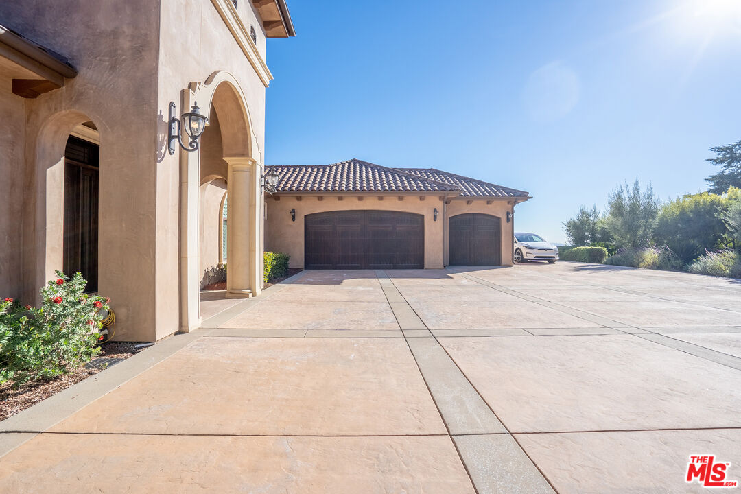 2510 Belleview Road Upland, CA 91784 - Photo 4 of 75 a view of a house with a outdoor space