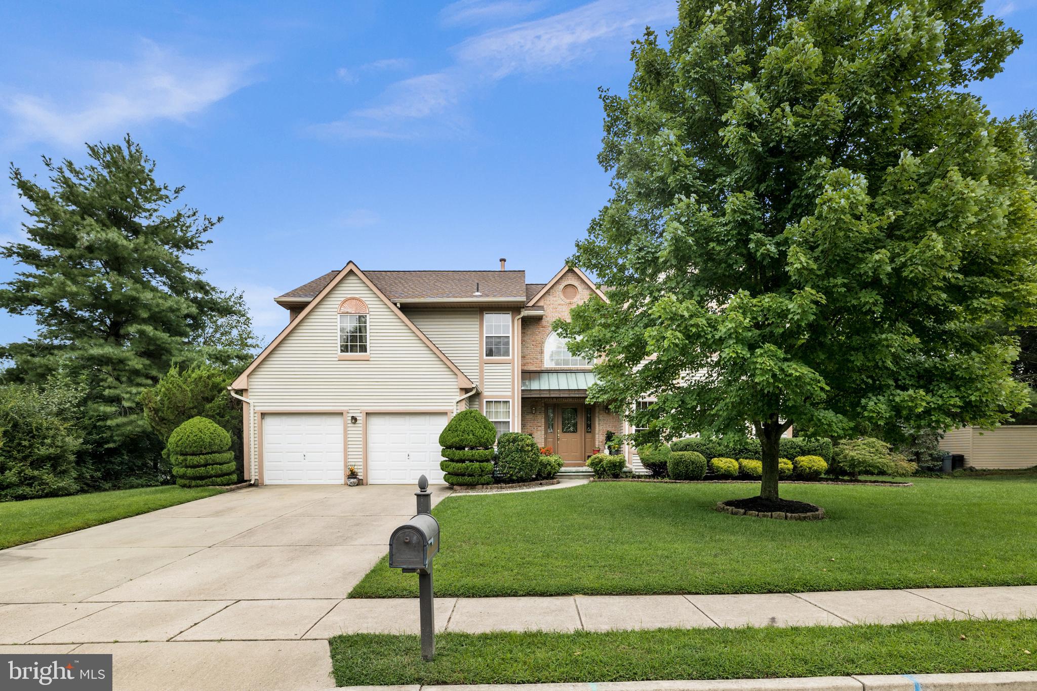 10 Tansgate Boulevard Berlin, NJ 08009 - Photo 2 of 51 a front view of a house with a yard