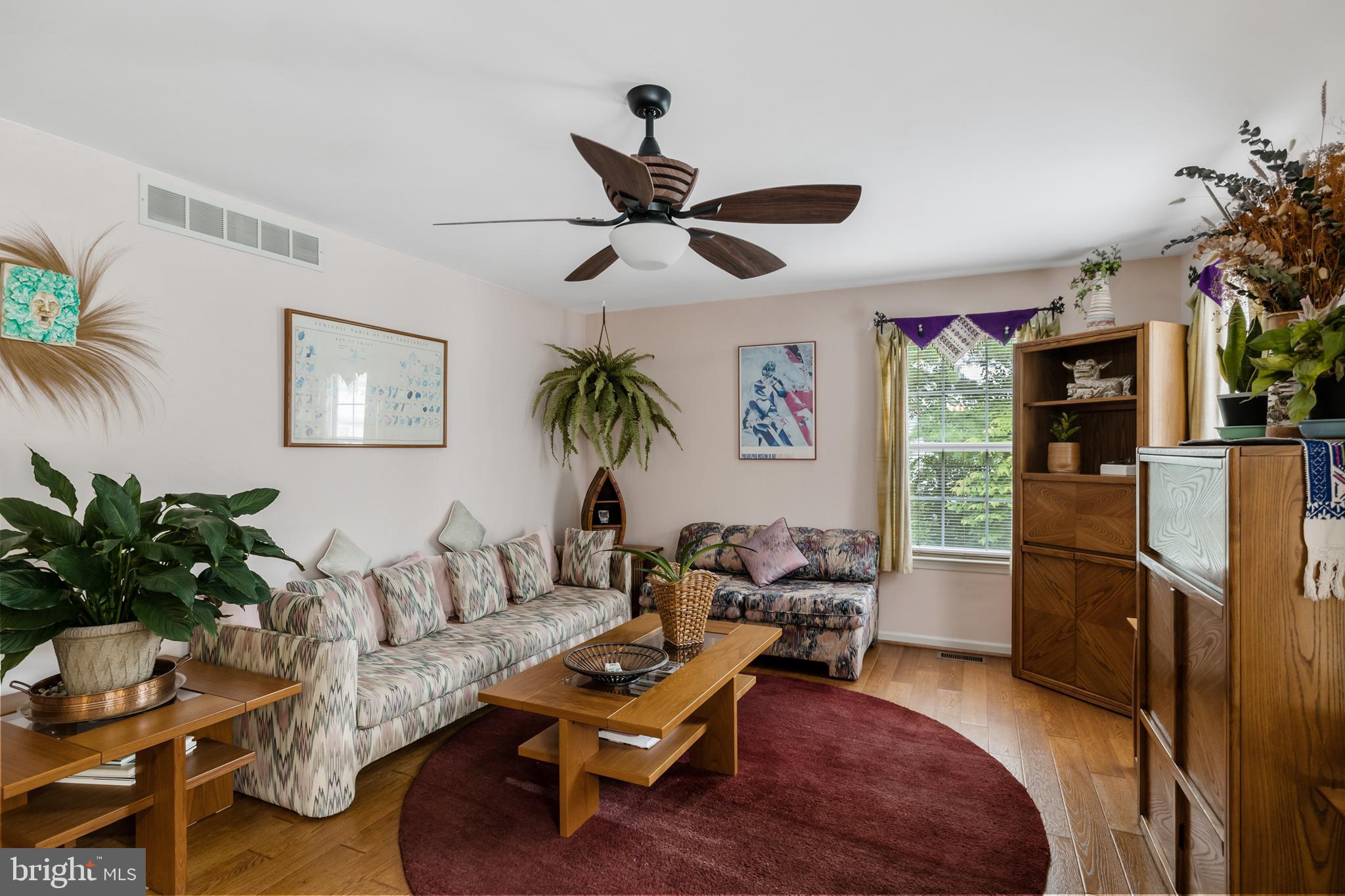 10 Tansgate Boulevard Berlin, NJ 08009 - Photo 20 of 51 a living room with furniture