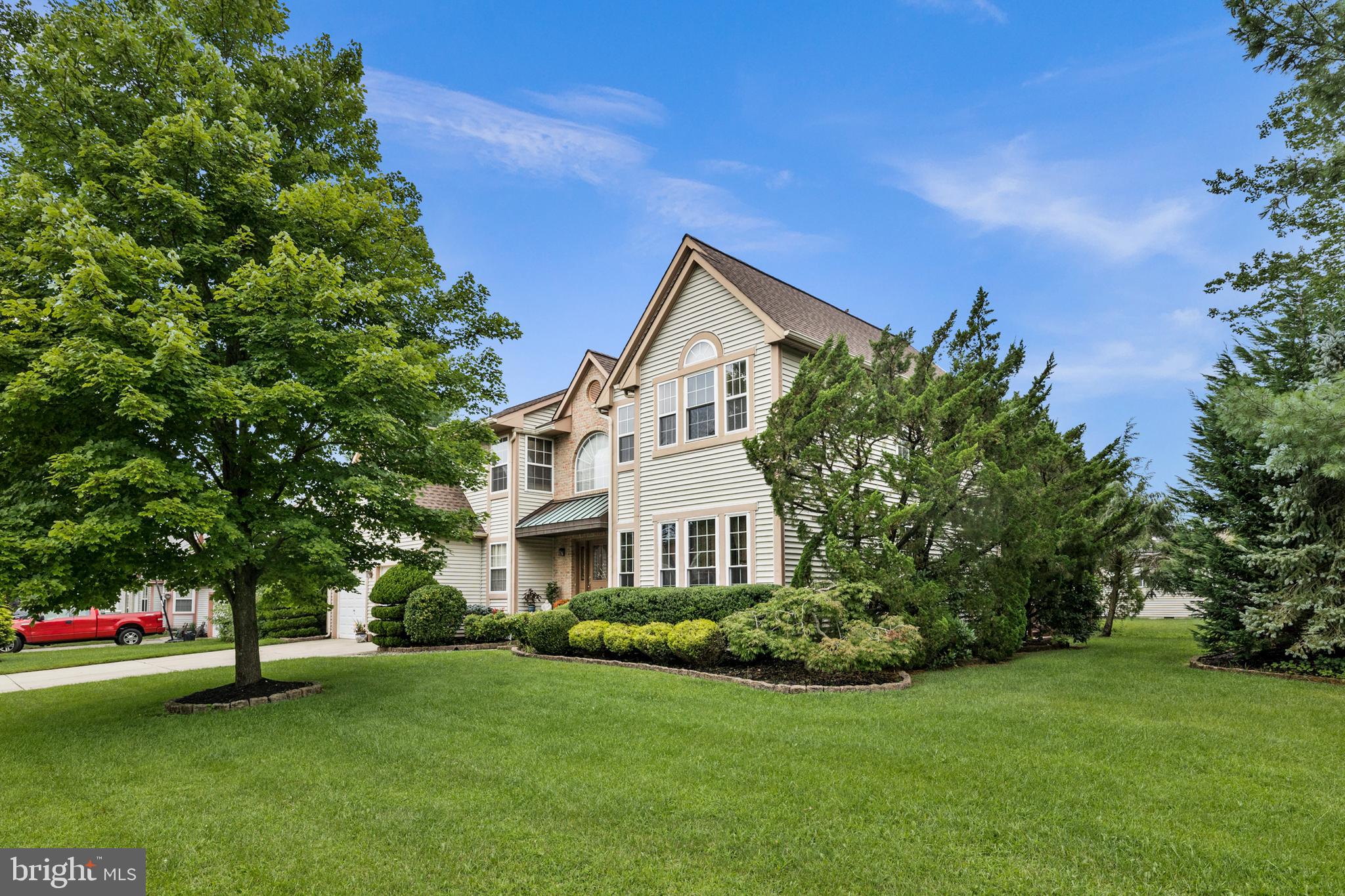 10 Tansgate Boulevard Berlin, NJ 08009 - Photo 3 of 51 a front view of a house with a yard
