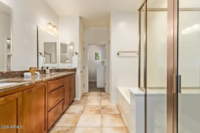 $3,195 | 6940 East Cochise Road, Unit 1016, Paradise Valley, AZ 85253