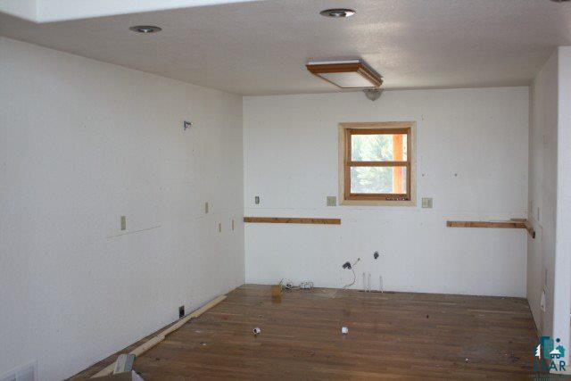 14155 South Oak Road Gordon, WI 54838 - Photo 5 of 14 Gallery Image 5