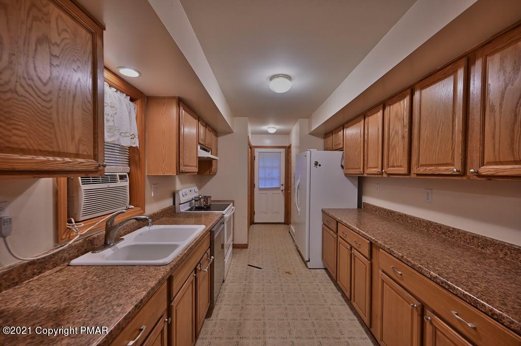 165 Chipmunk Road Bushkill, PA 18324 - Photo 18 of 57 Kitchen