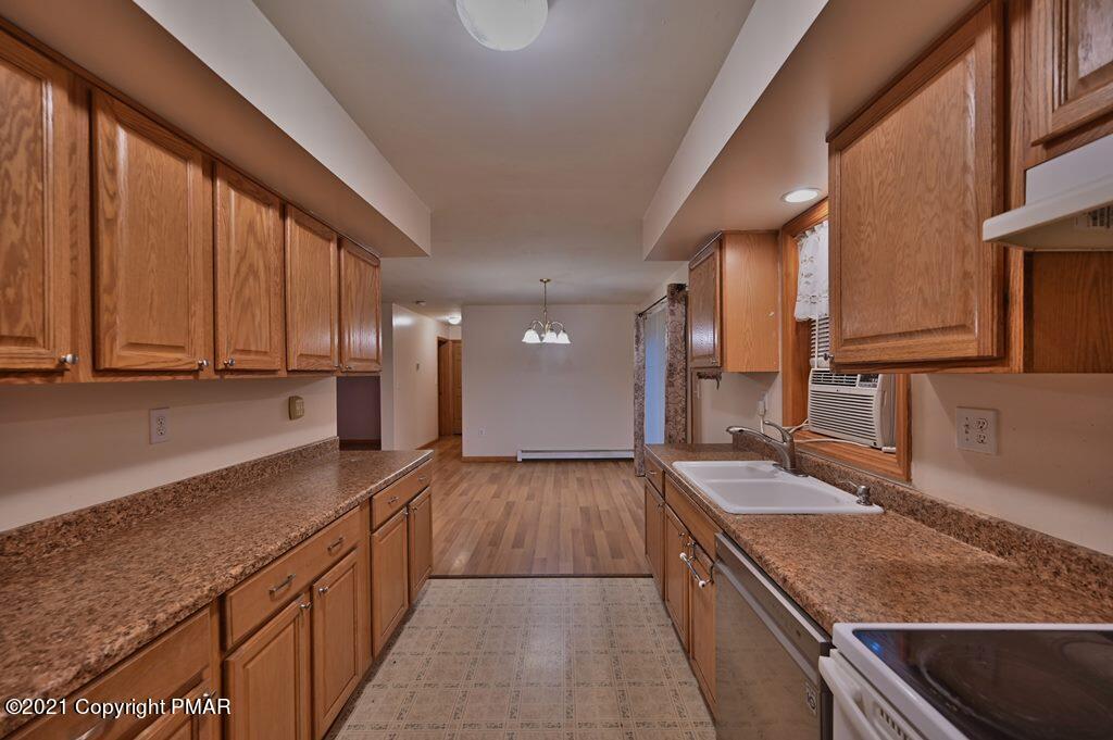 165 Chipmunk Road Bushkill, PA 18324 - Photo 21 of 57 Kitchen