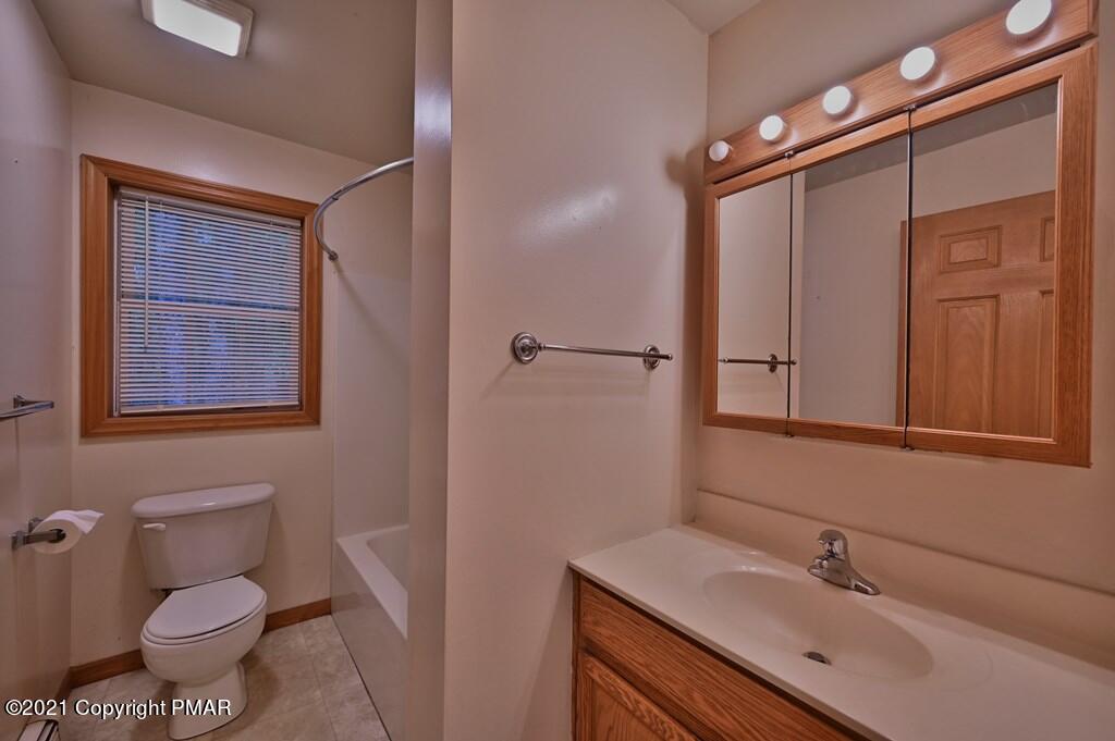 165 Chipmunk Road Bushkill, PA 18324 - Photo 36 of 57 Main Bath