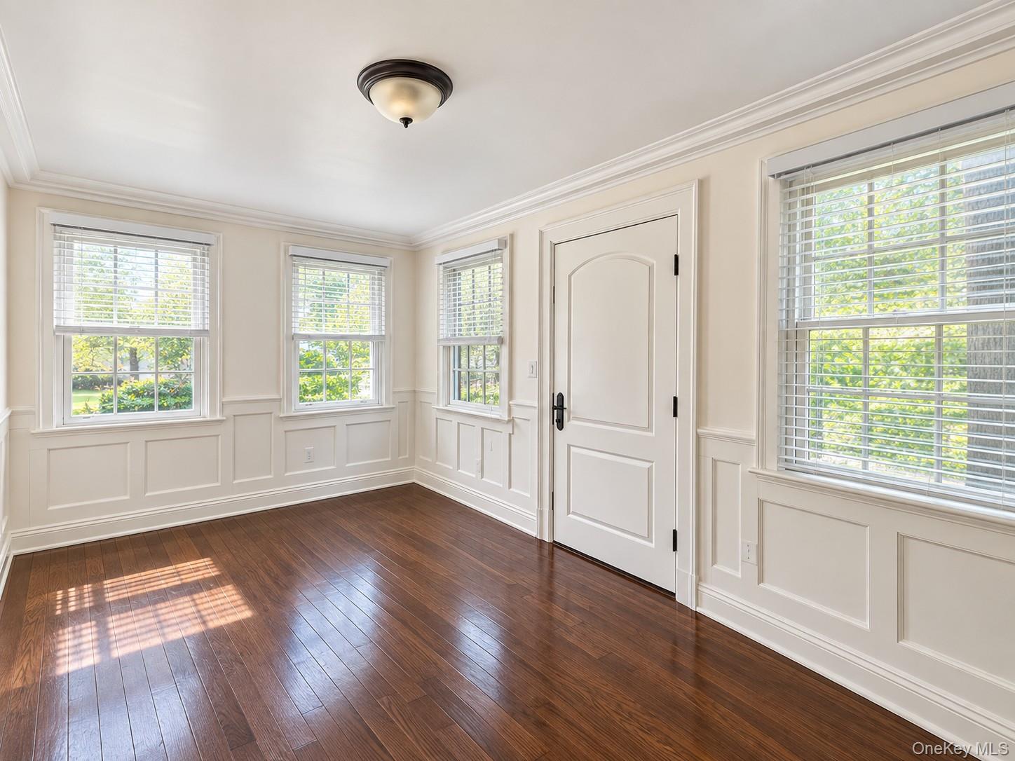 71 Arleigh Road Great Neck, NY 11021 - Photo 5 of 27 Gallery Image 5