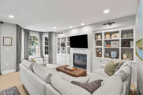 $1,489,000 | 19-21 Short Street, Unit 1, Boston, MA 02129