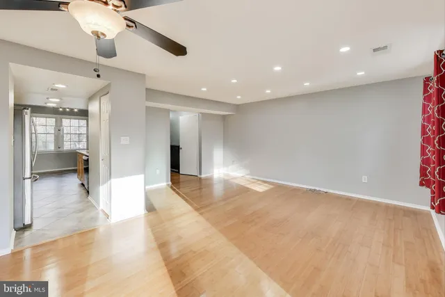 $2,950 | 5769 Yellowrose Court, Columbia, MD 21045