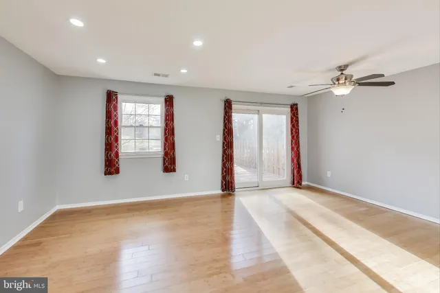 $2,950 | 5769 Yellowrose Court, Columbia, MD 21045