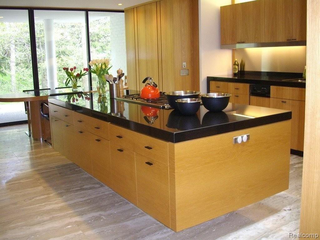 160 Chesterfield Road Bloomfield Hills, MI 48304 - Photo 11 of 25 Large Kitchen Island