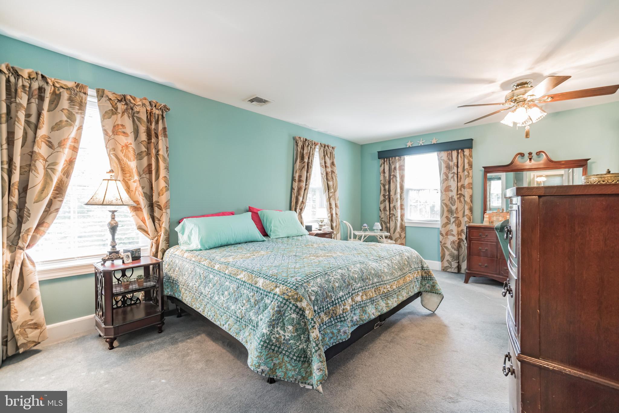 21 Mansion Road Springfield, PA 19064 - Photo 16 of 30 2nd Floor Owners Suite