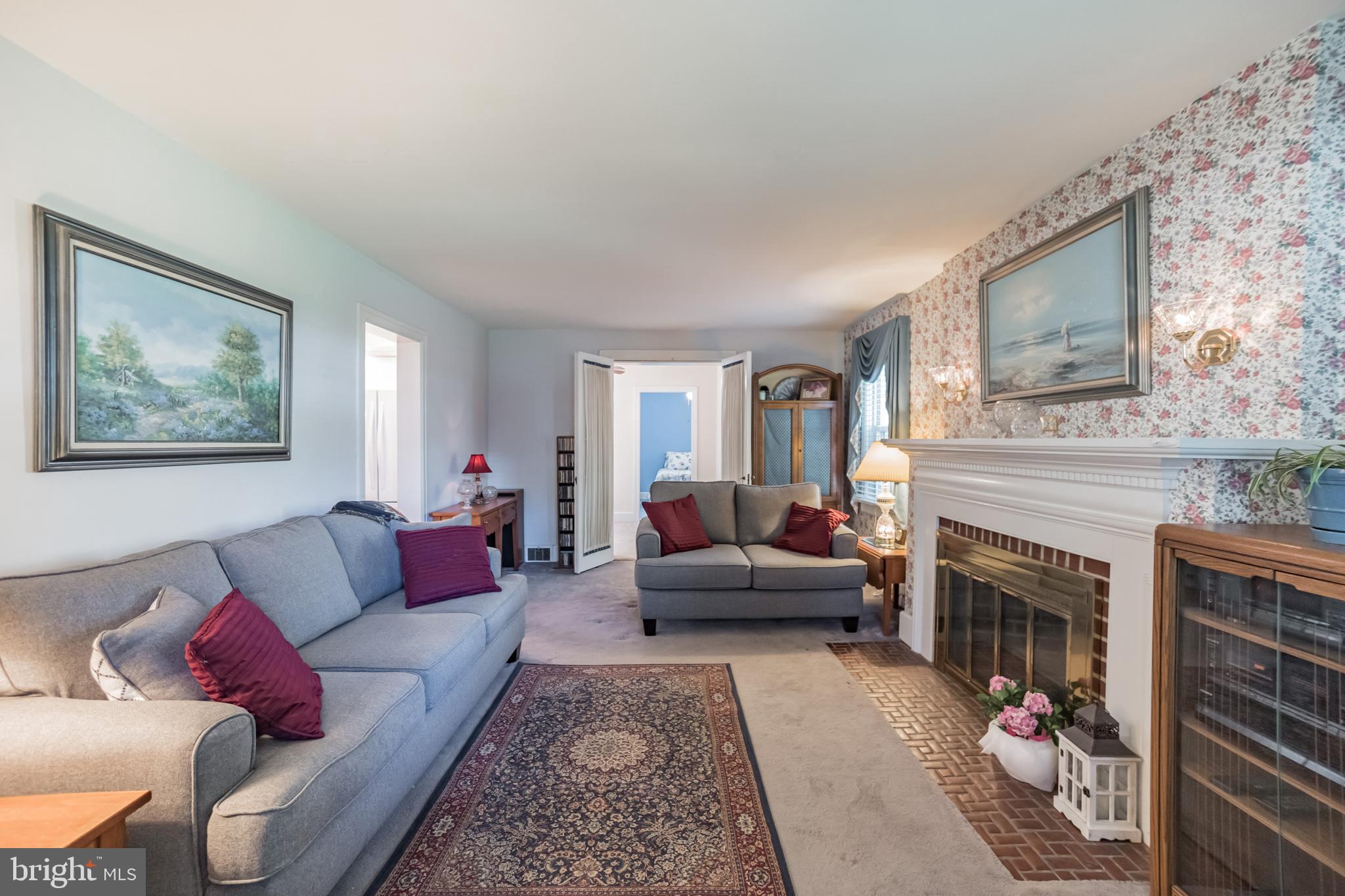 21 Mansion Road Springfield, PA 19064 - Photo 3 of 30 Living Room