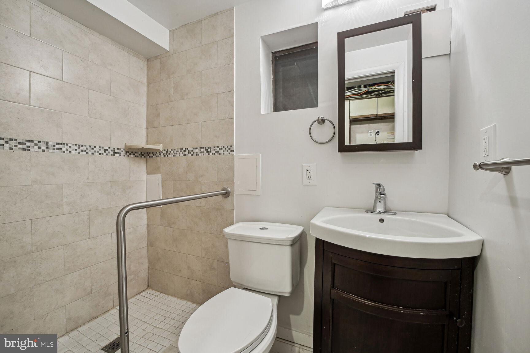 7009 Capitol View Drive McLean, VA 22101 - Photo 16 of 18 Secondary Full Bath