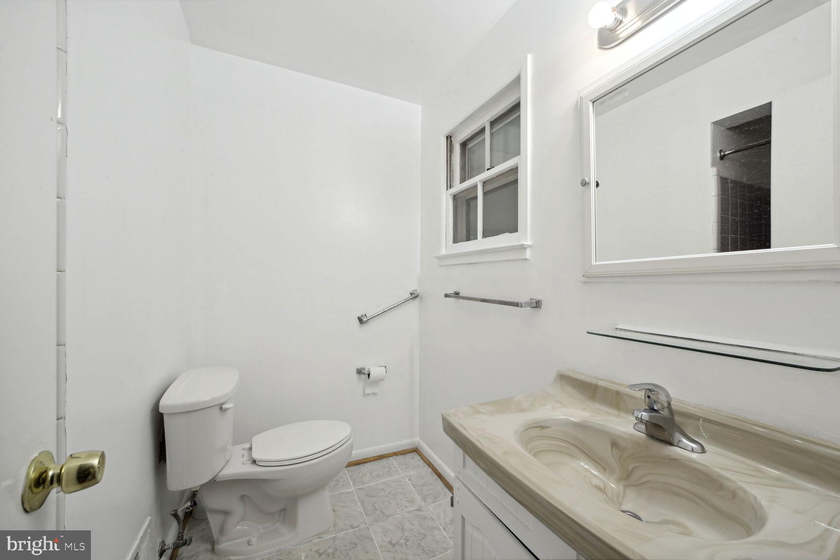 7009 Capitol View Drive McLean, VA 22101 - Photo 7 of 18 Primary Full Bath