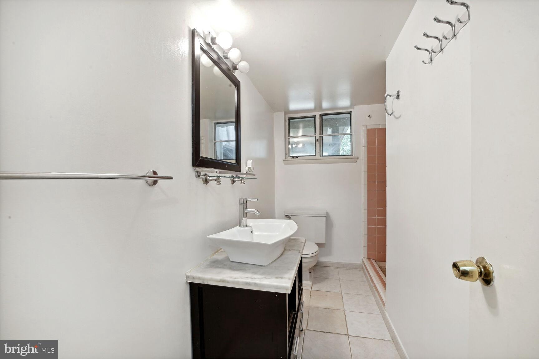 7009 Capitol View Drive McLean, VA 22101 - Photo 10 of 18 Full Bath