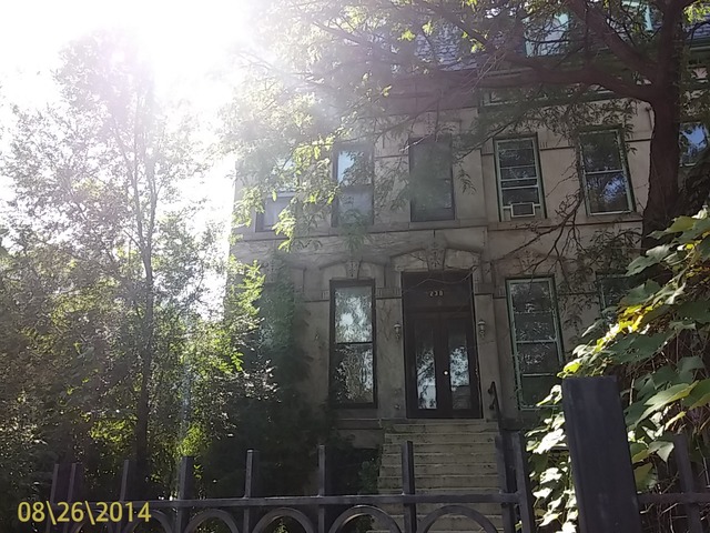 238 South Ashland Avenue Chicago, IL 60607 - Photo 2 of 2 a front view of a house