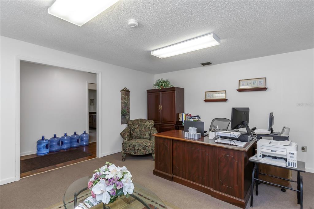 17515 Lakeshore Road Lutz, FL 33558 - Photo 13 of 61