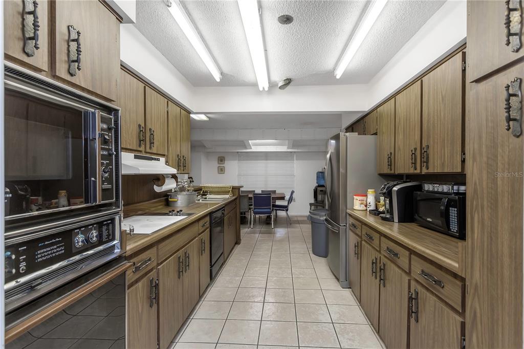 17515 Lakeshore Road Lutz, FL 33558 - Photo 17 of 61