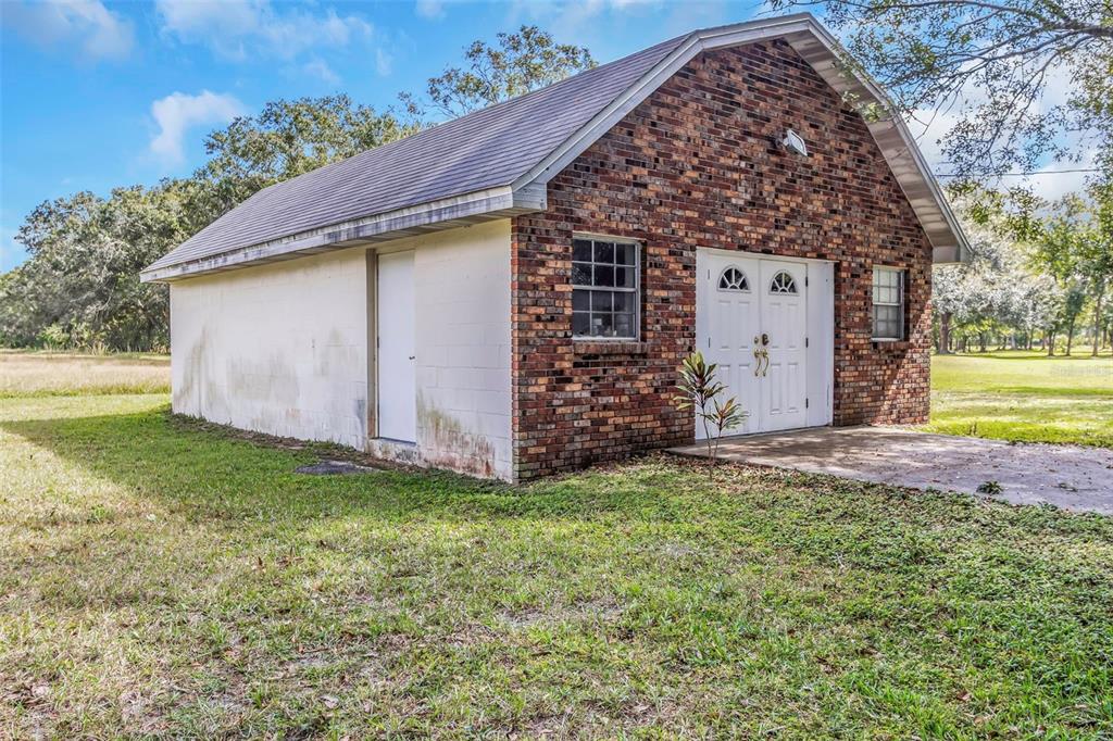 17515 Lakeshore Road Lutz, FL 33558 - Photo 49 of 61 a view of a backyard